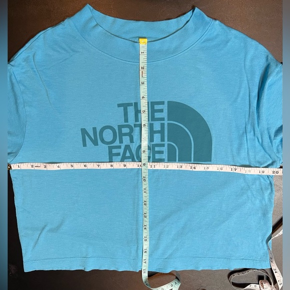 The North Face Women’s Short-Sleeve Half Dome Crop Tee - Picture 3 of 6